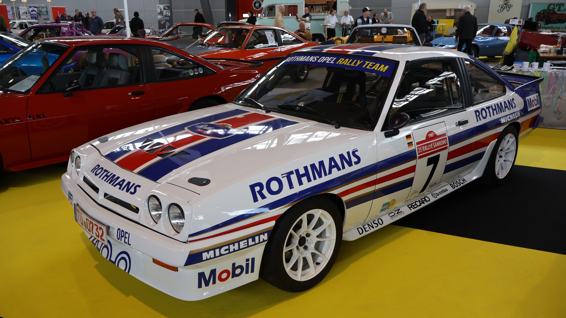 En Opel Manta B med Rothmans dekor er bare tøft.