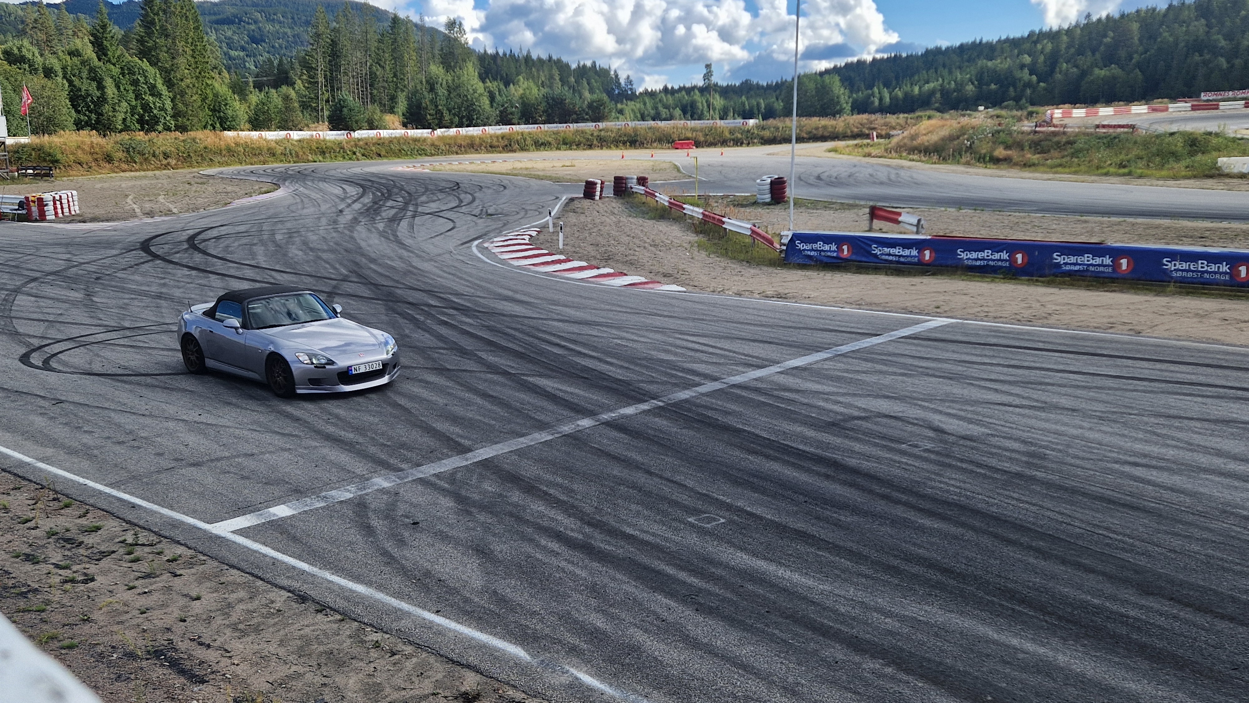 S2000 gjør seg godt på bane