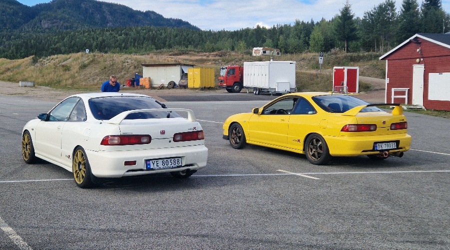 to stk Integra Type R gjør seg klare til dragrace