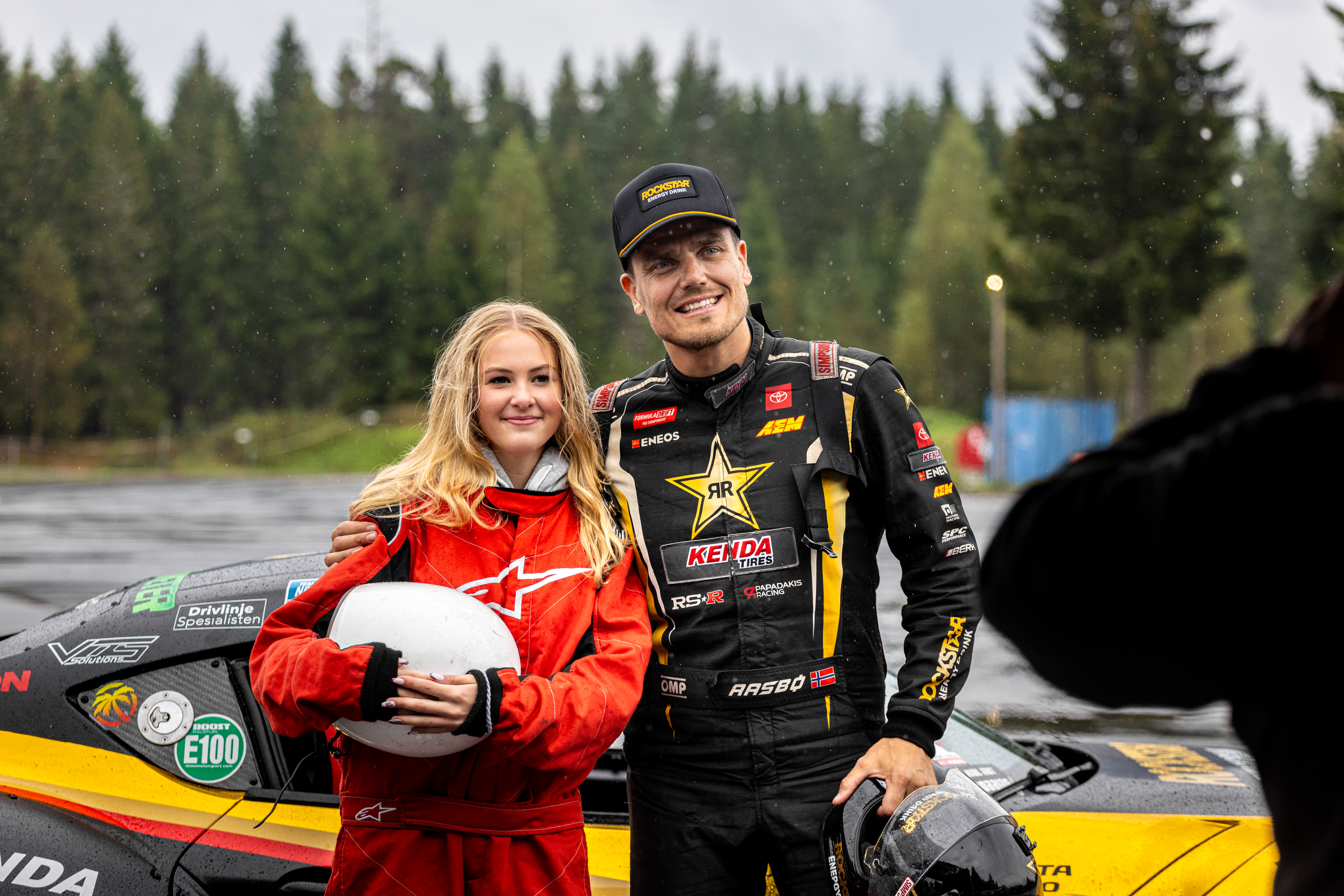Fredric stilte med glede opp på bilder, her sammen med Selma som prosjektet er oppkalt etter.