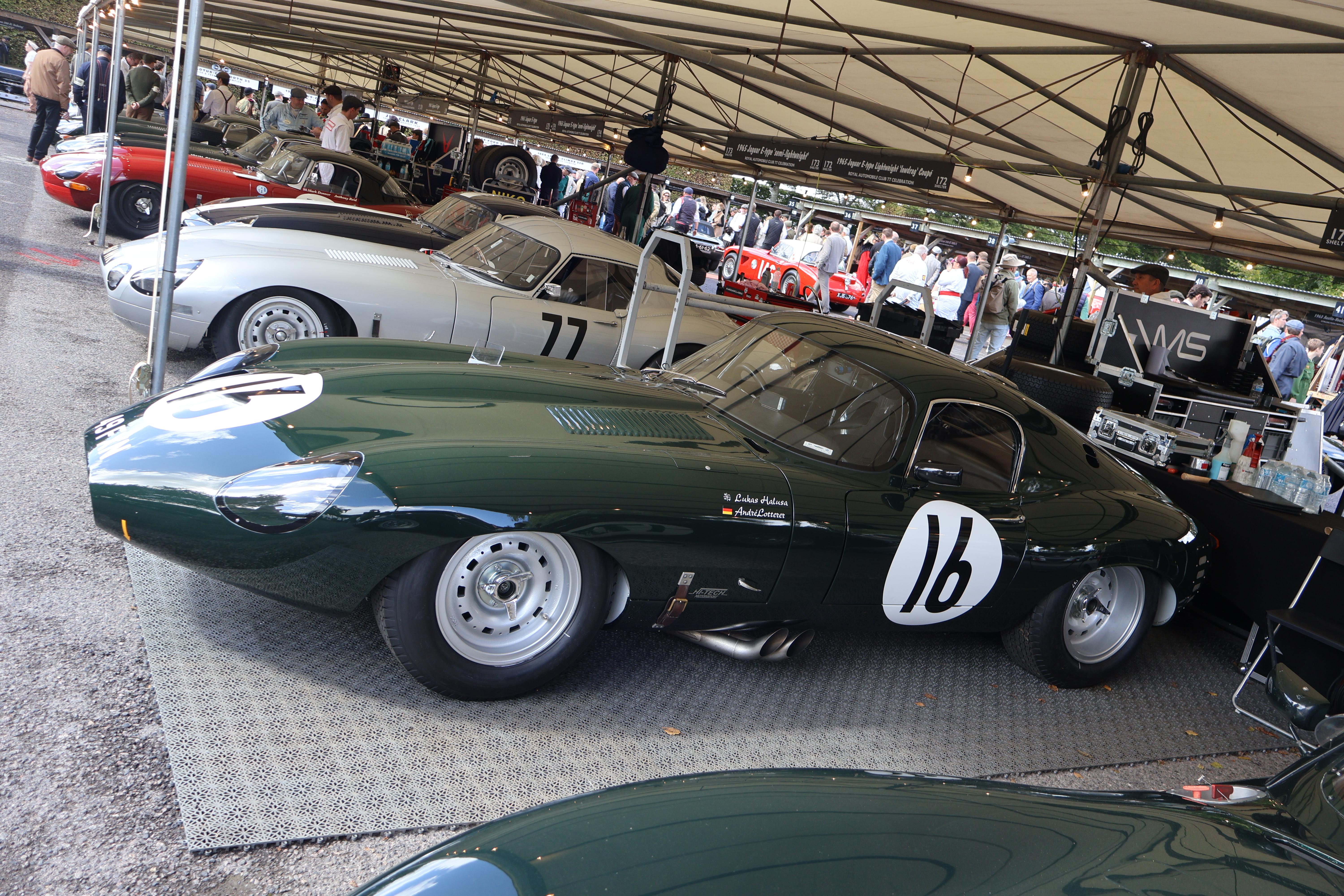 1965 Jaguar E-Type i lettvekts Lowdrag Coupe form.