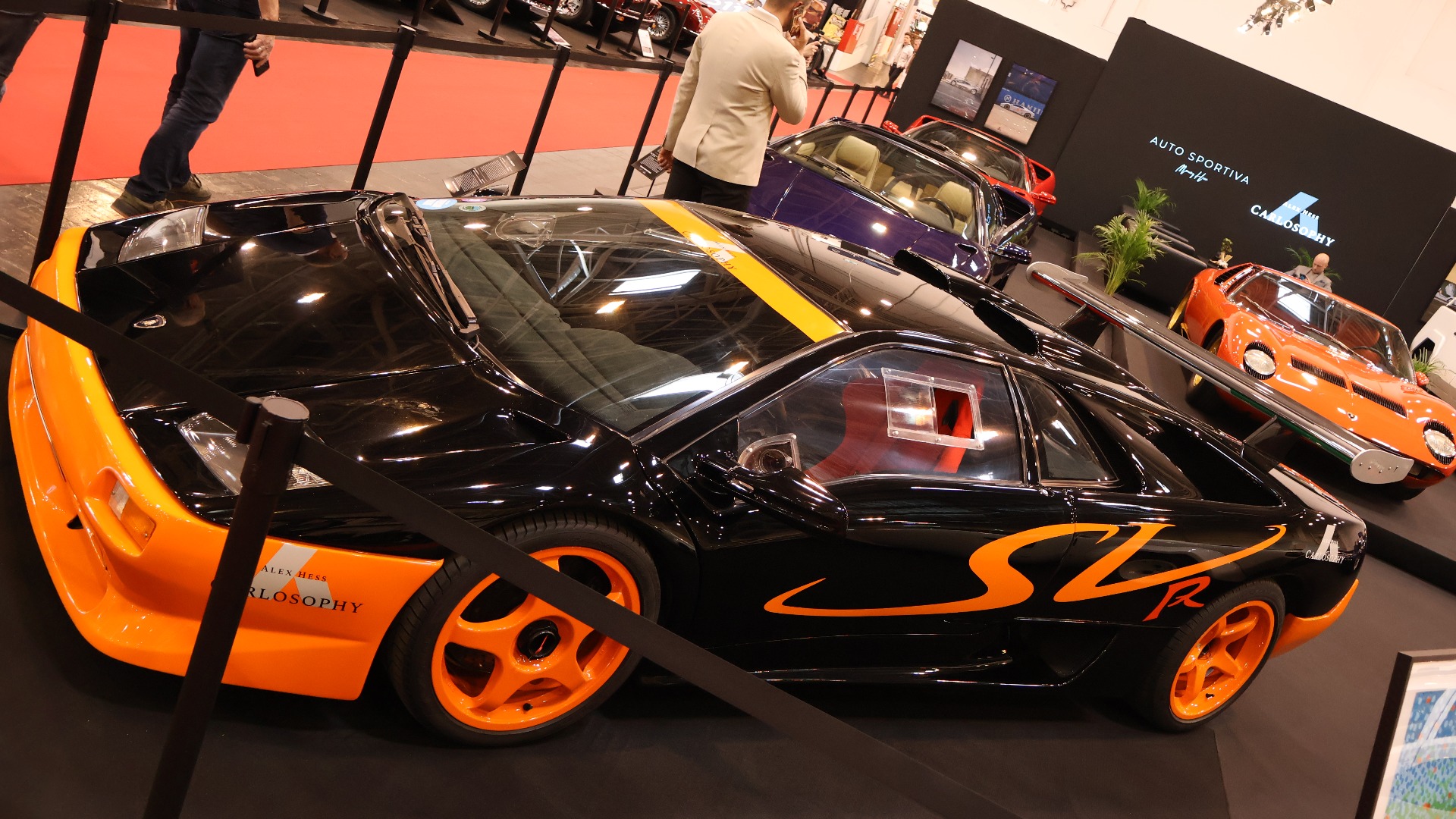 Lamborghini er det store mengder av på Techno Classica. Her en Diablo SV R nærmest kamera.