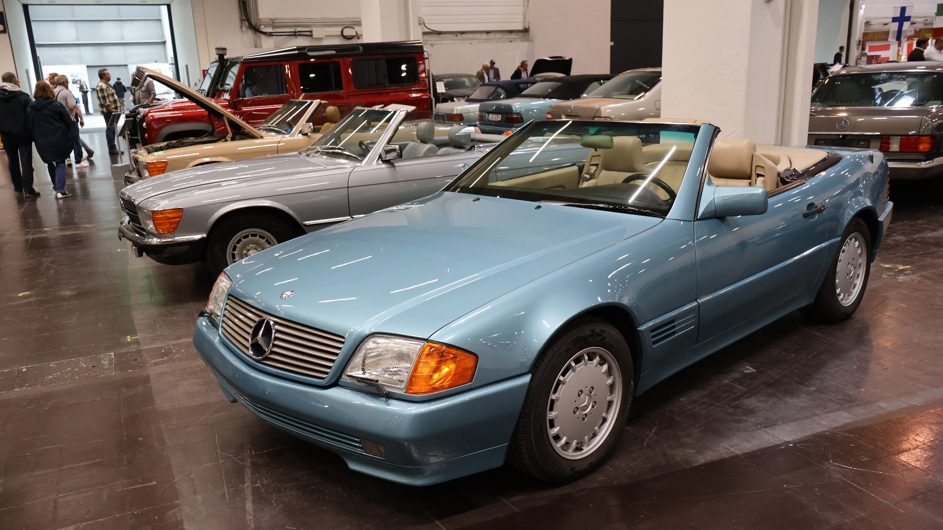 Det er store mengder klassisk Mercedes-Benz SL til salgs, her et lite trekløver.