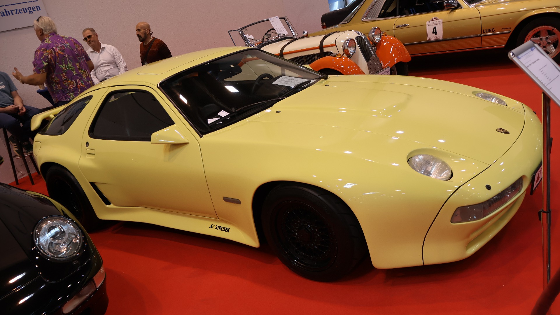 En Porsche 928 S4 i Strosek-utførelse er kanskje ikke etter alles smak, men et herlig innslag.