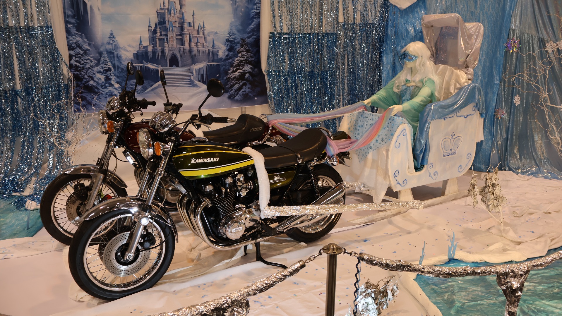 I serien oppfinnsomme klubbstands hadde Kawasaki Z-klubben dette herlige innslaget.