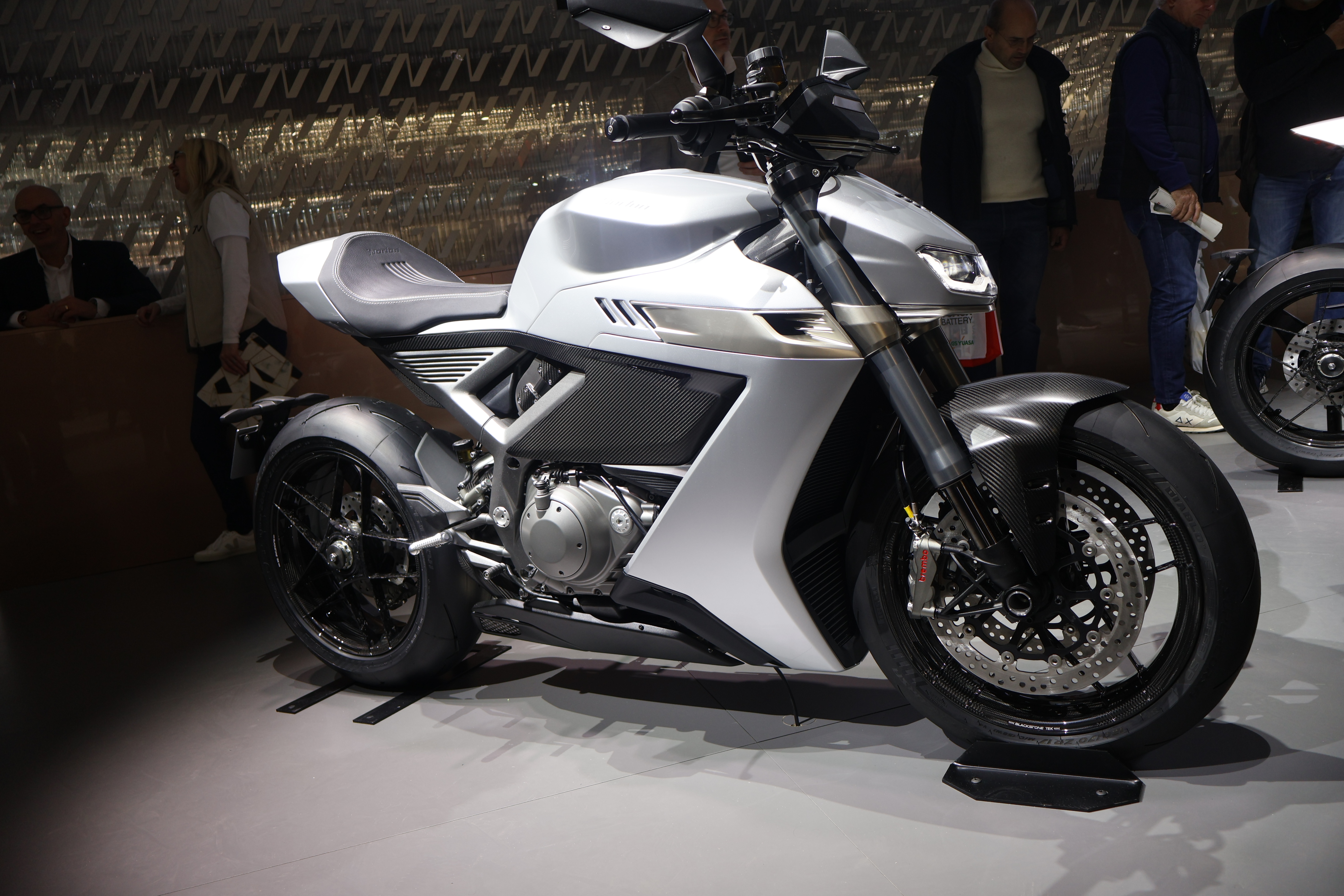 Manx er nakenversjonen av sykkelen, og ser ganske så bøllete ut.