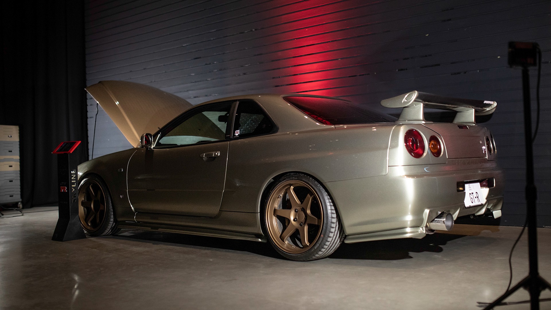 Glenn-Kenneth Wulff's helt nybygde Nissan Skyline R34 GT-R i Milennium Jade stod også utstilt. 