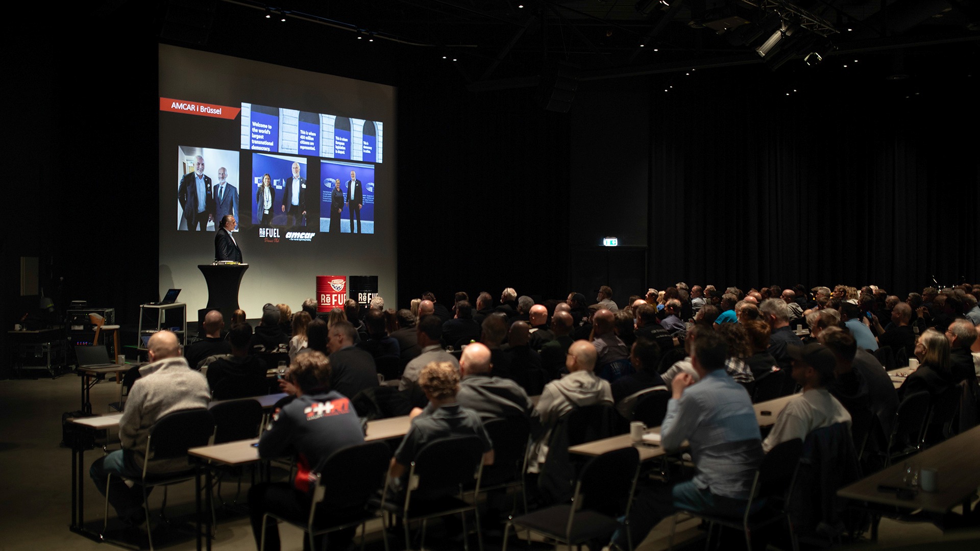 Rundt 180 deltakere fra over 70 klubber fulgte med hele dagen. 