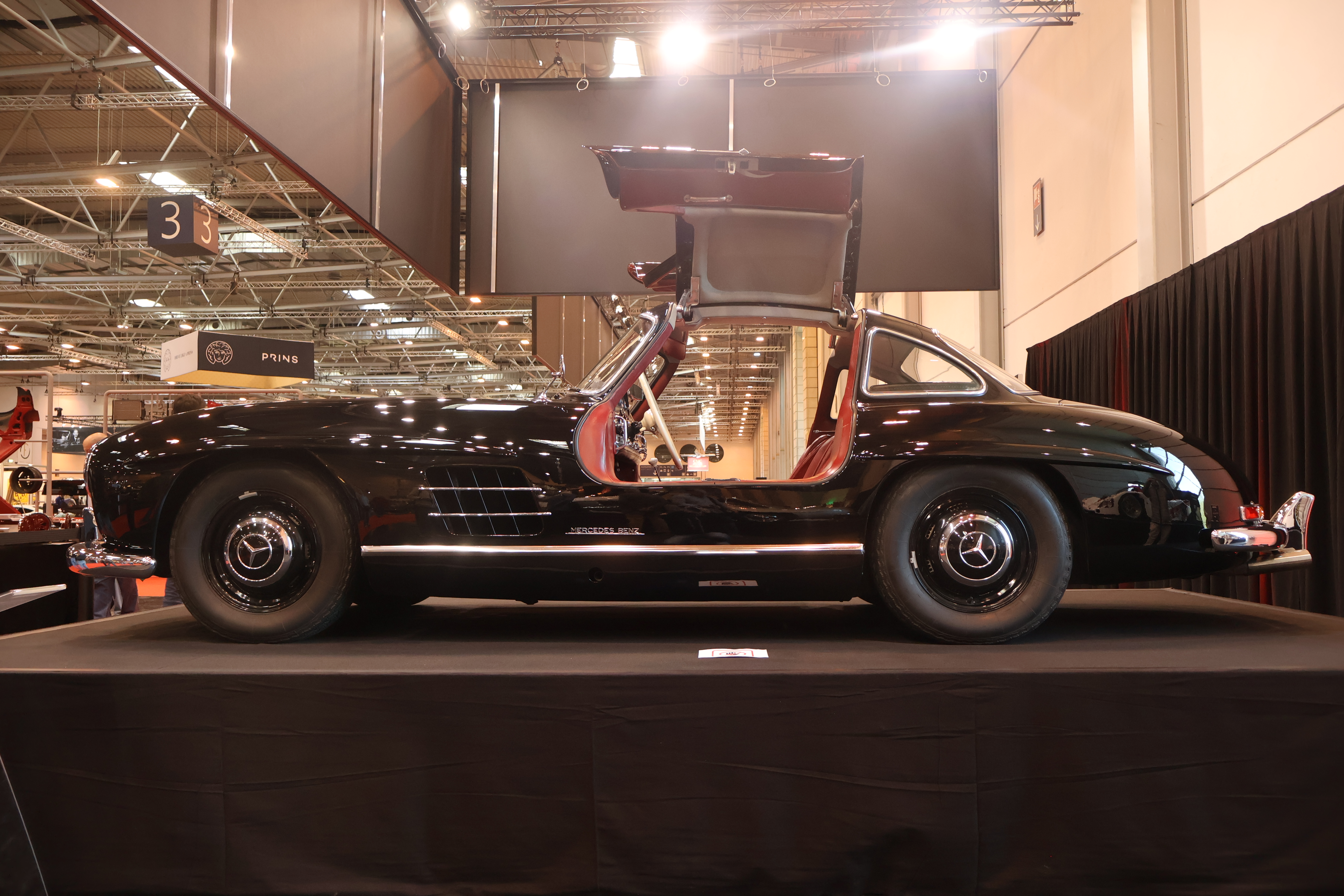 Det florerer av Mercedes-Benz 300 SL på et slikt show, som det seg hør og bør. 