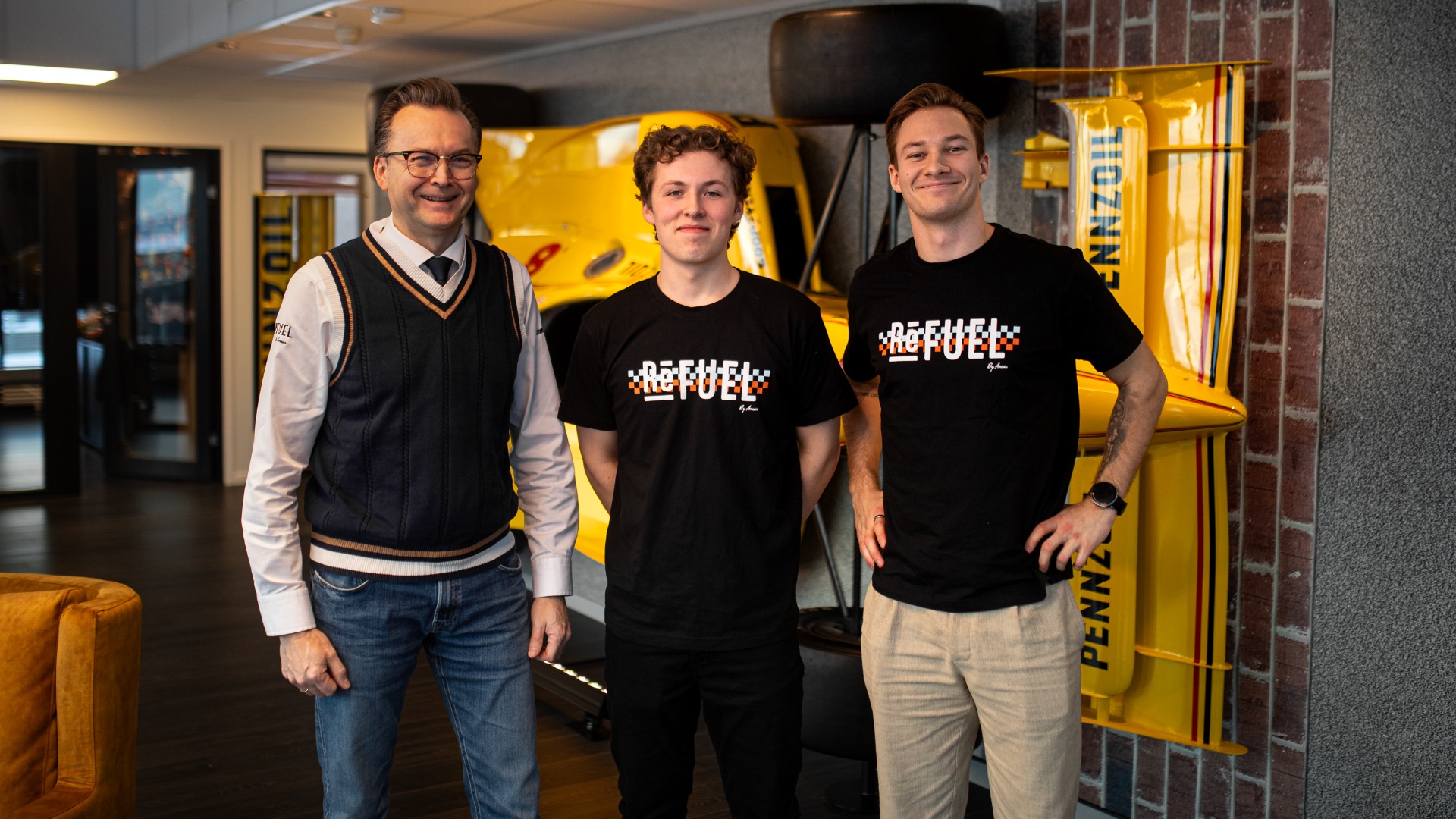 Emil Gjerdrum og Dennis Hauger sammen med General Manager i ReFUEL/AMCAR Hilberg Ove Johansen