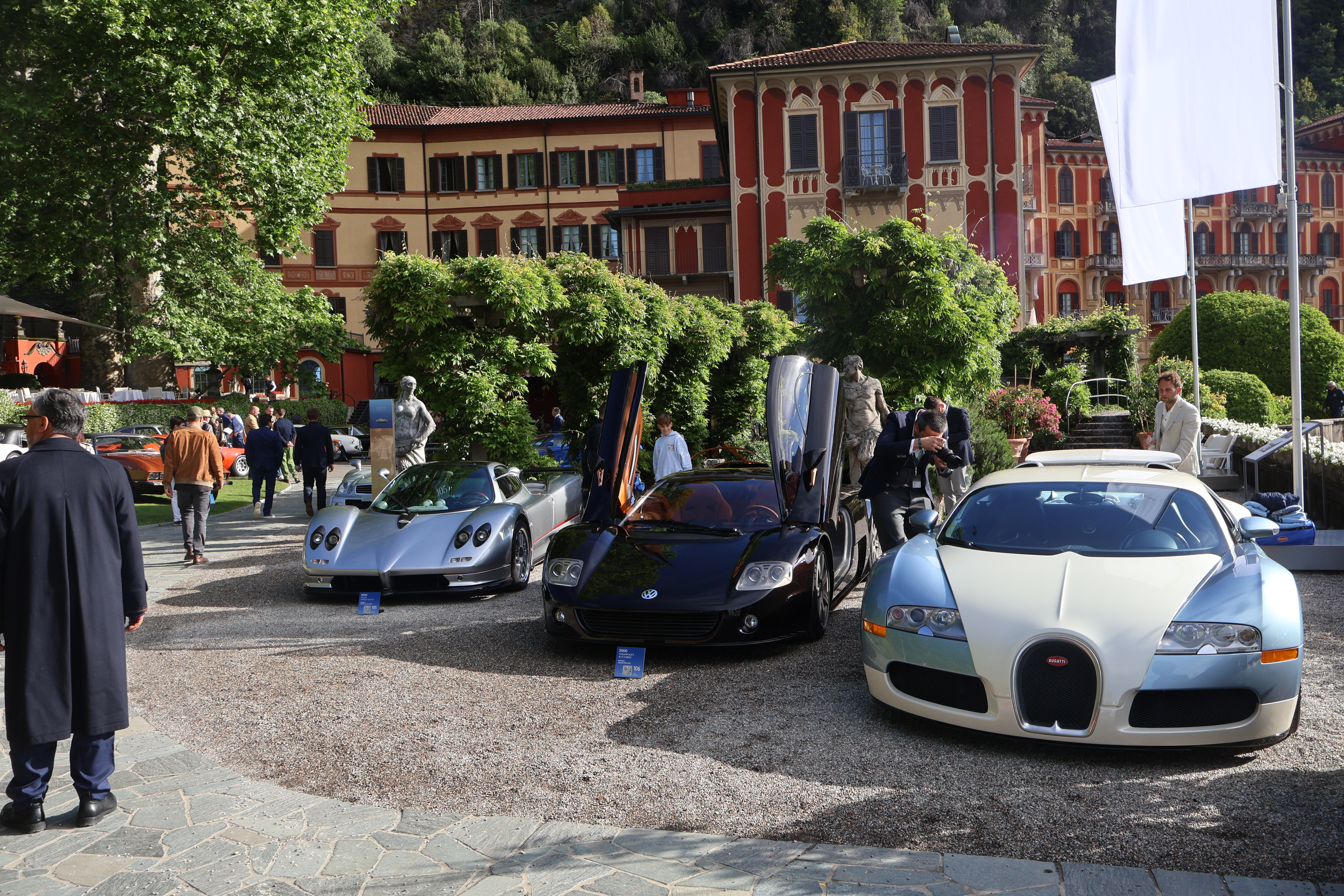 Pagani, VW og Bugatti i lystig lag.