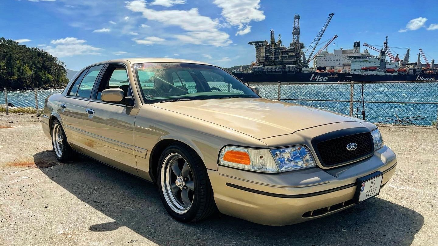 2000 Ford Crown Victoria