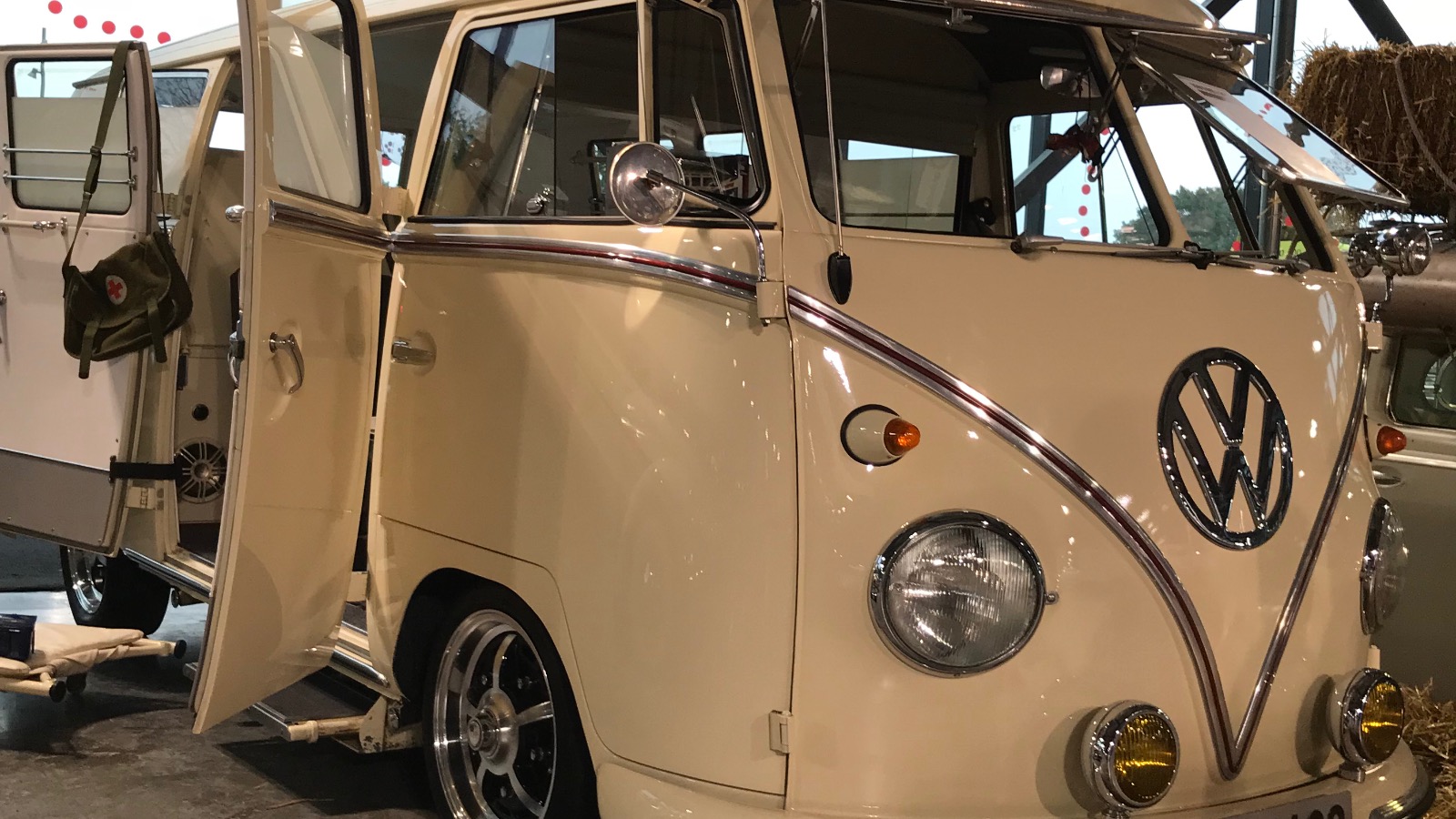 1961 Volkswagen 271 ambulanse