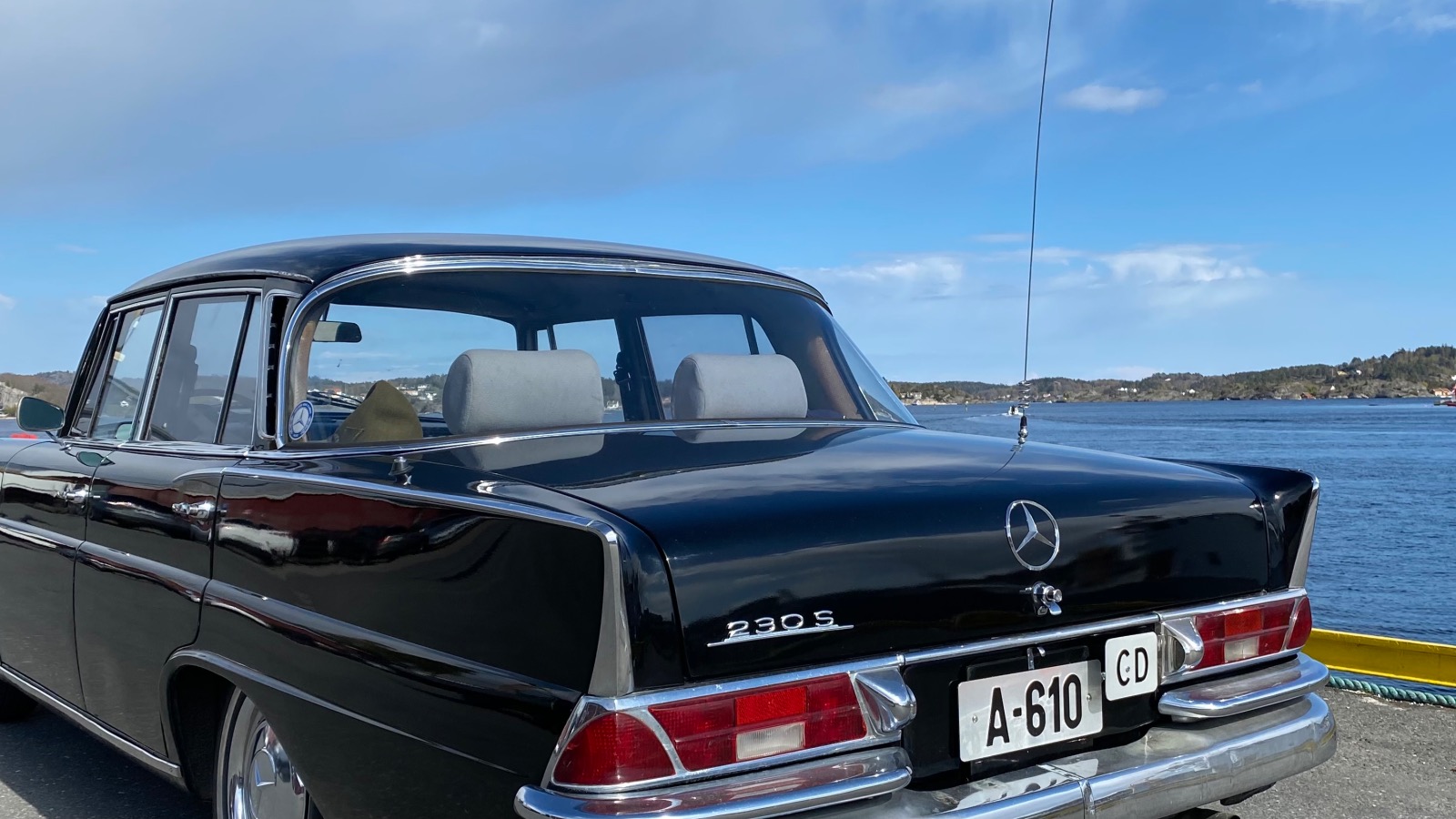 1966 Mercedes-Benz 230S 