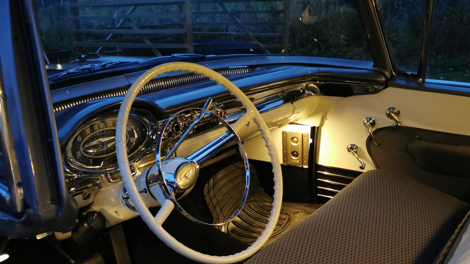 1957 Oldsmobile Super 88 Holiday Sedan 371 Rocket J2 Tri-Power