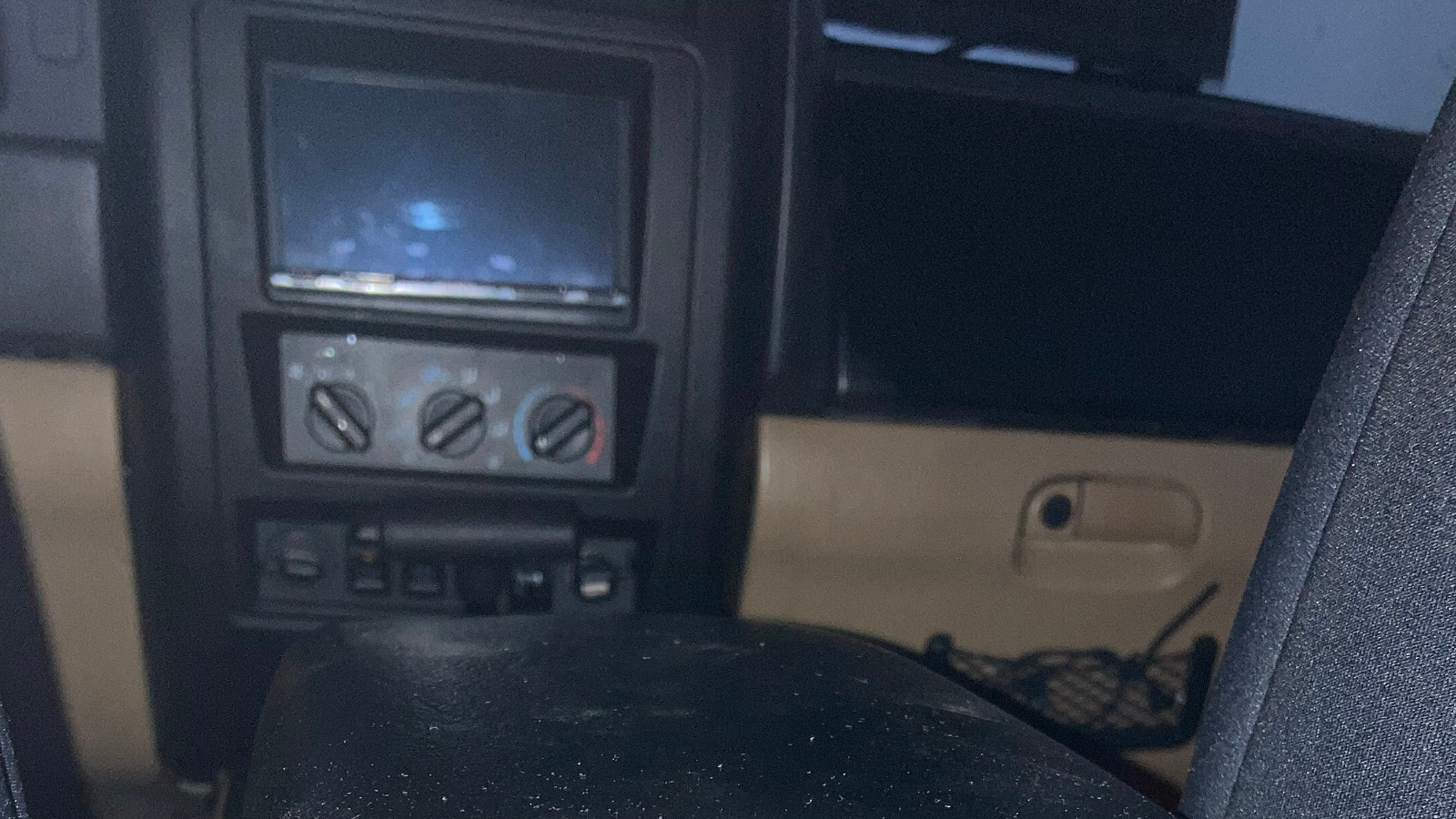 2000 Jeep Cherokee Modernisert med Android, ryggevarsler, ryggekamera, USB, auto-avblendbart speil, LED lykter osv.