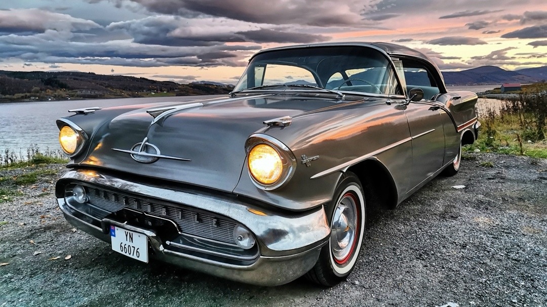 1957 Oldsmobile Super 88 Holiday Sedan 371 Rocket J2 Tri-Power