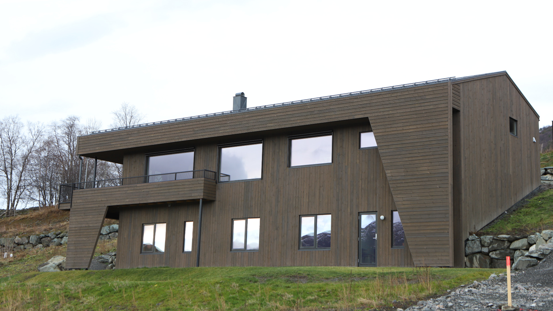Særegen enebolig i Hovden